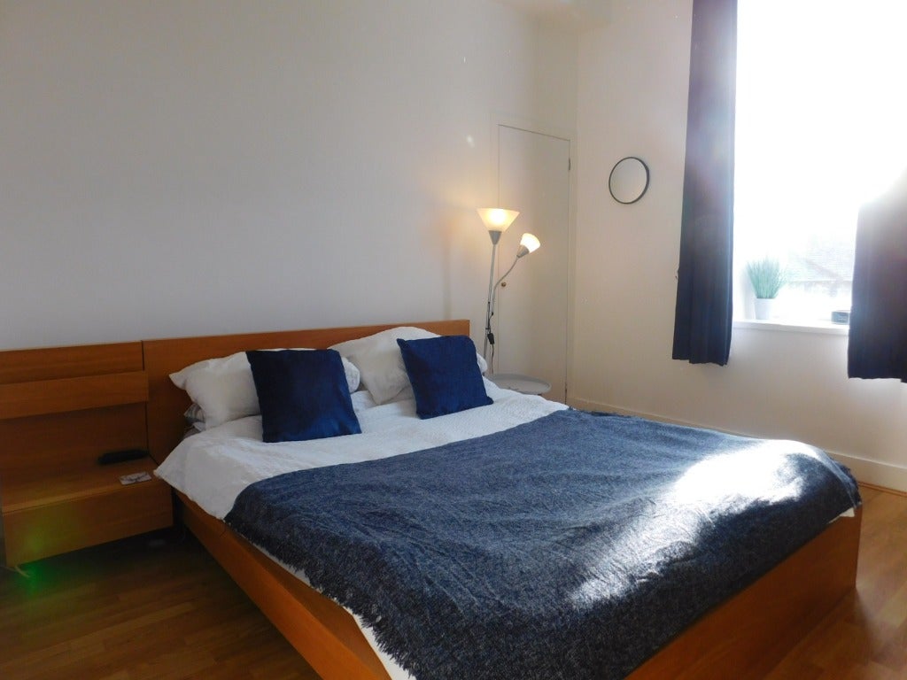 Flat Rosemount Place in Aberdeen City