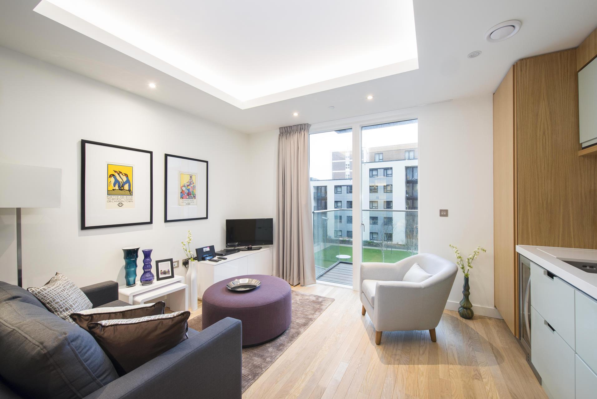 Flat Cobblestone Square in Greater London