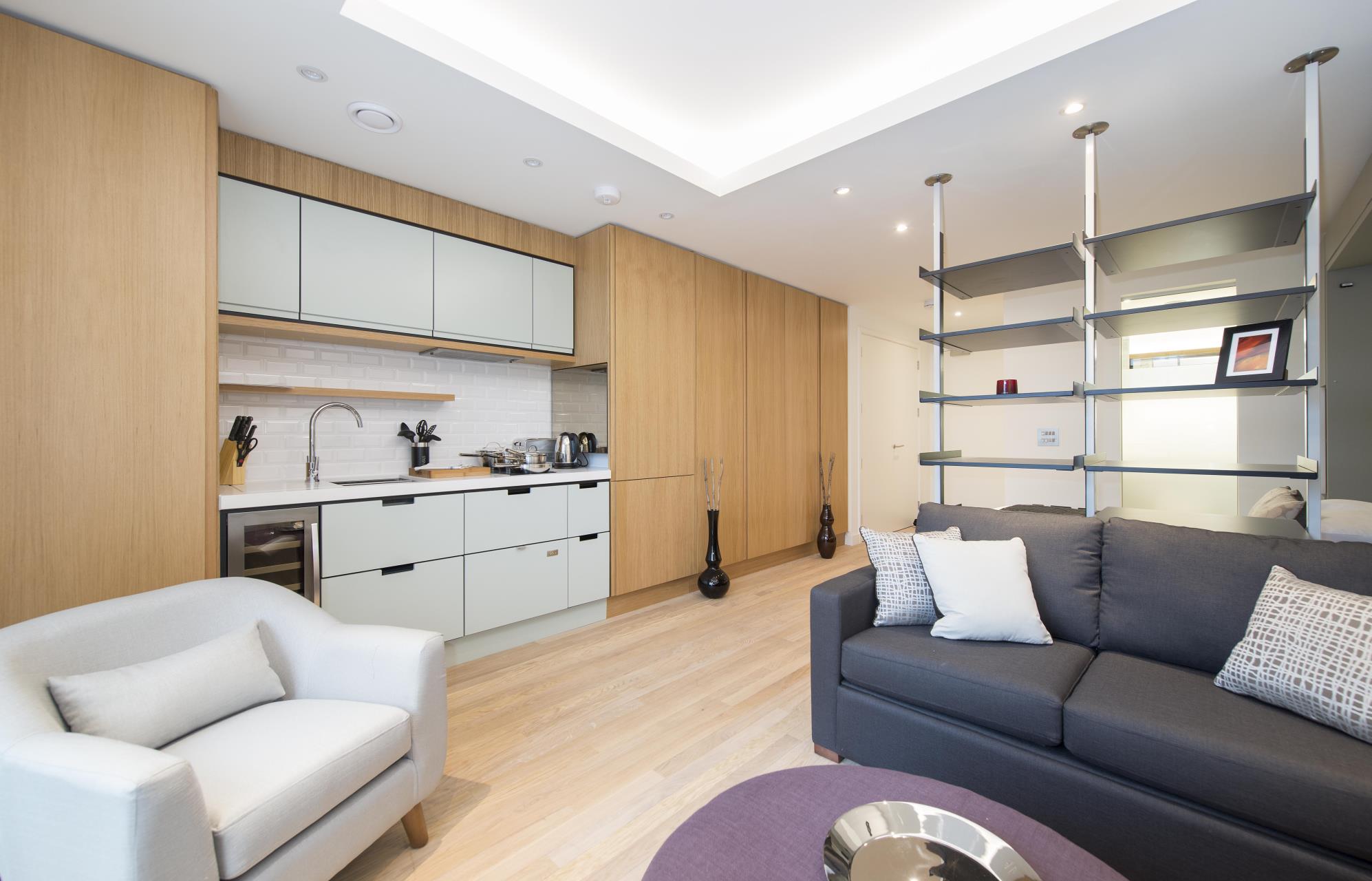 Flat Cobblestone Square in Greater London