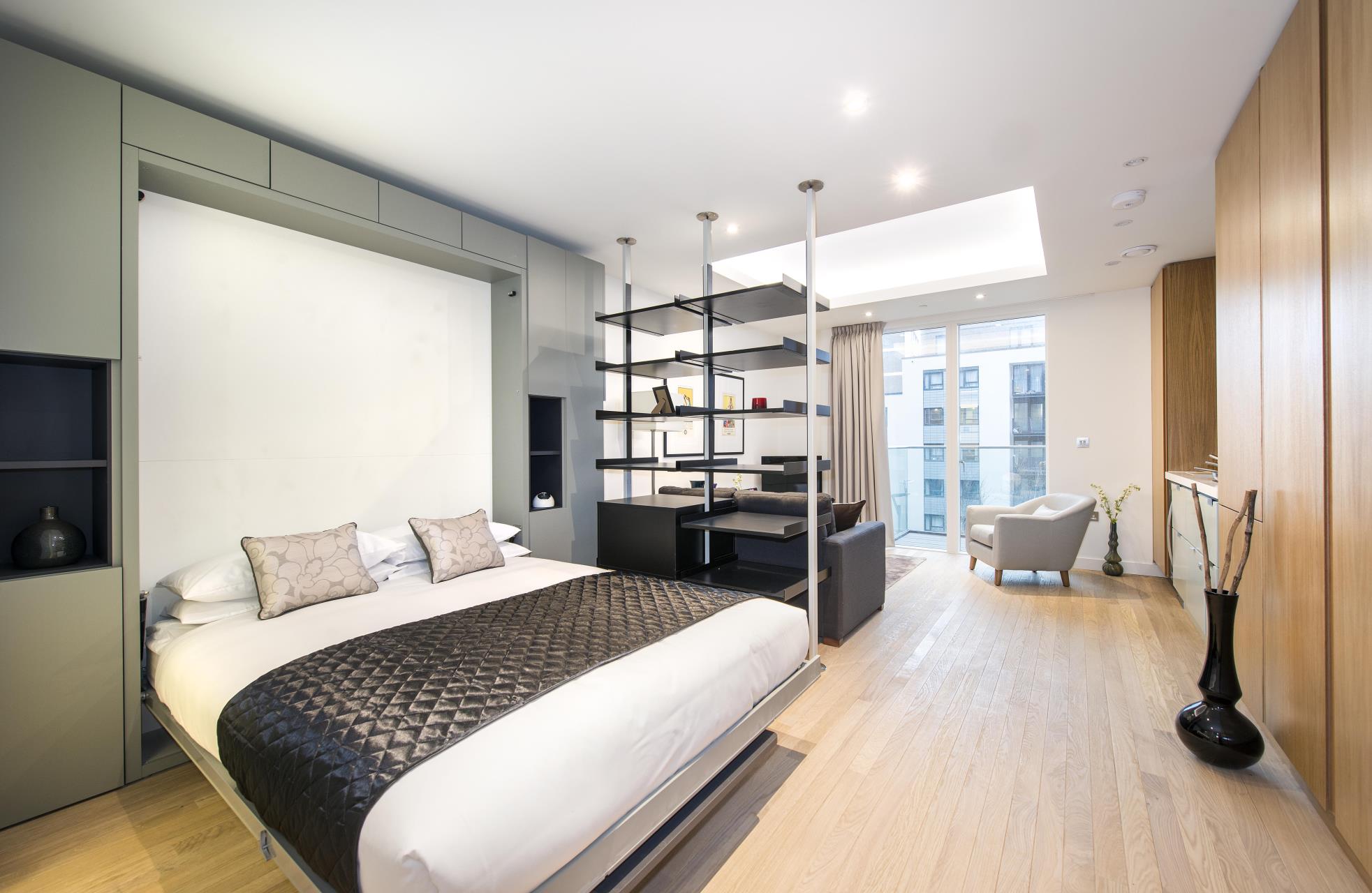 Flat Cobblestone Square in Greater London