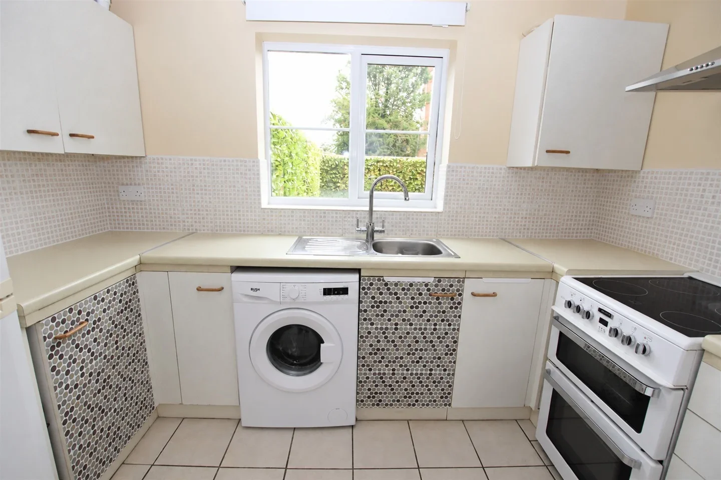 Flat Eton Way in Dartford
