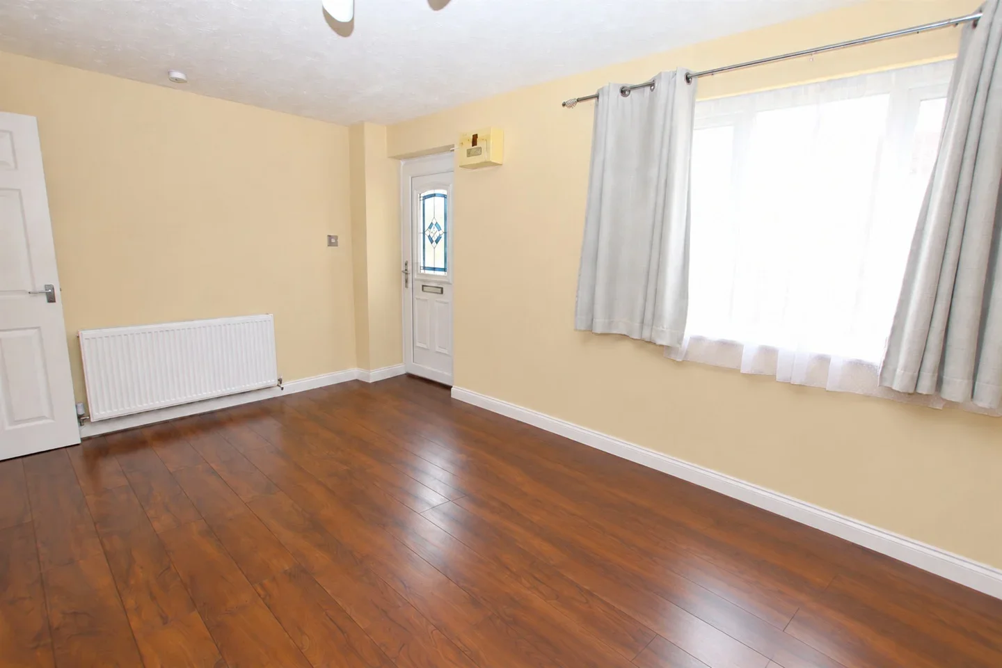 Flat Eton Way in Dartford