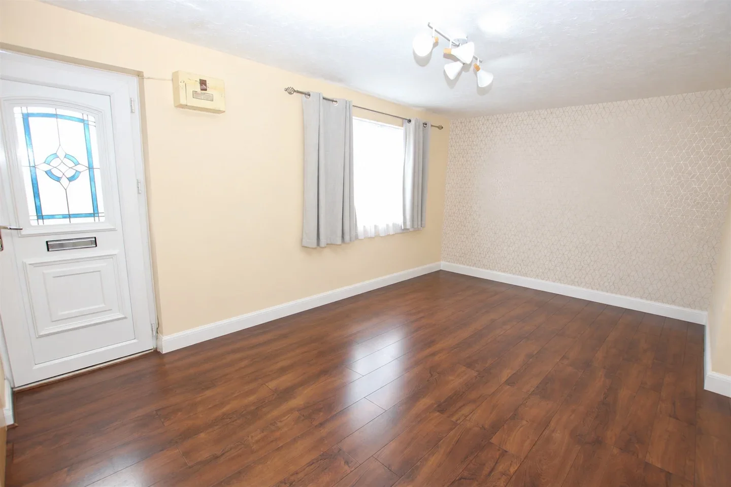 Flat Eton Way in Dartford