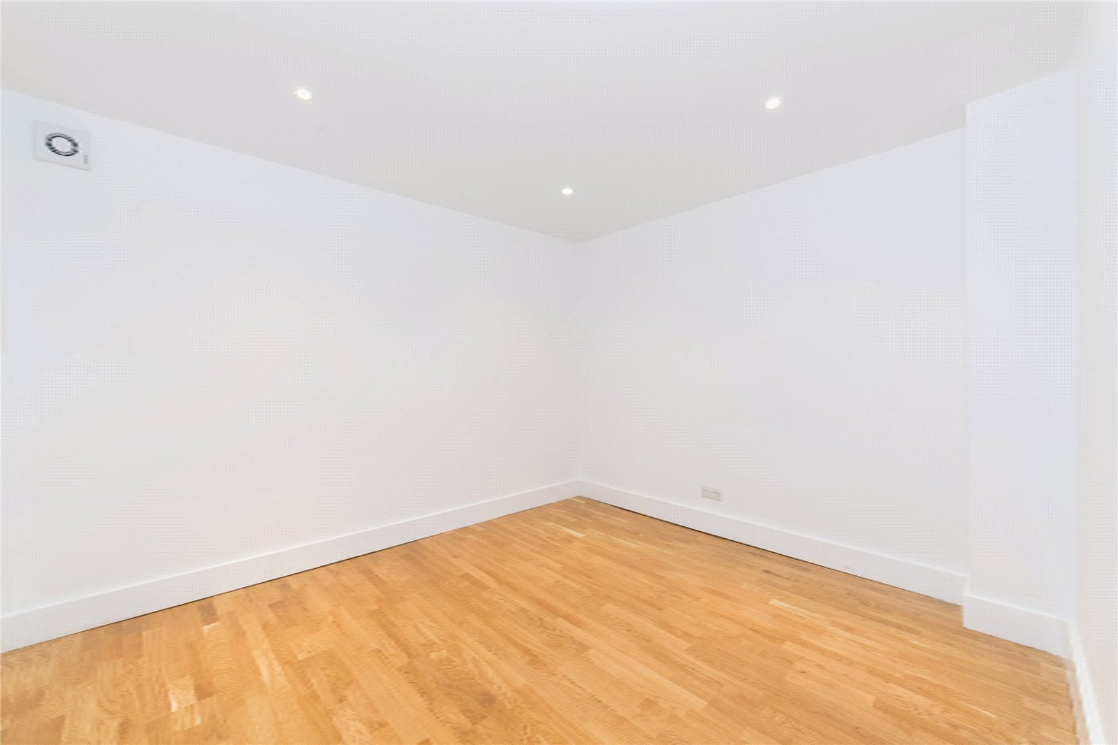 Flat Canfield Place in Greater London