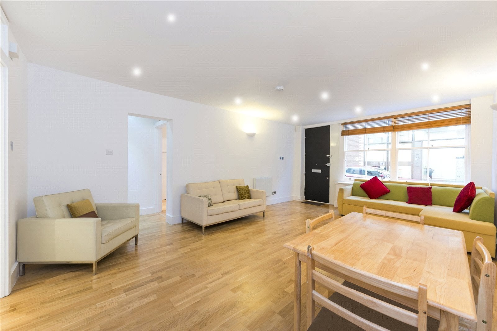 Flat Canfield Place in Greater London