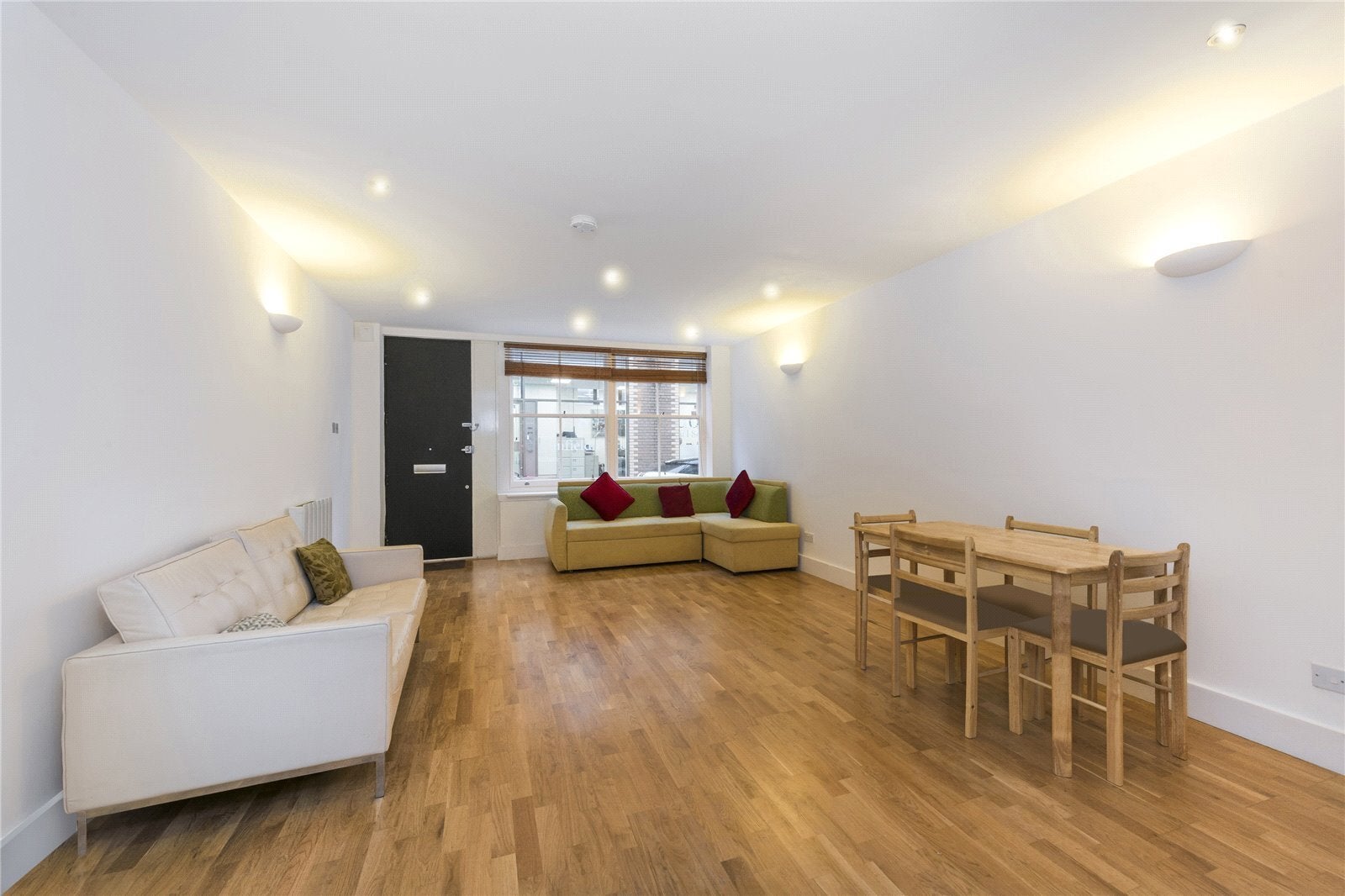 Flat Canfield Place in Greater London