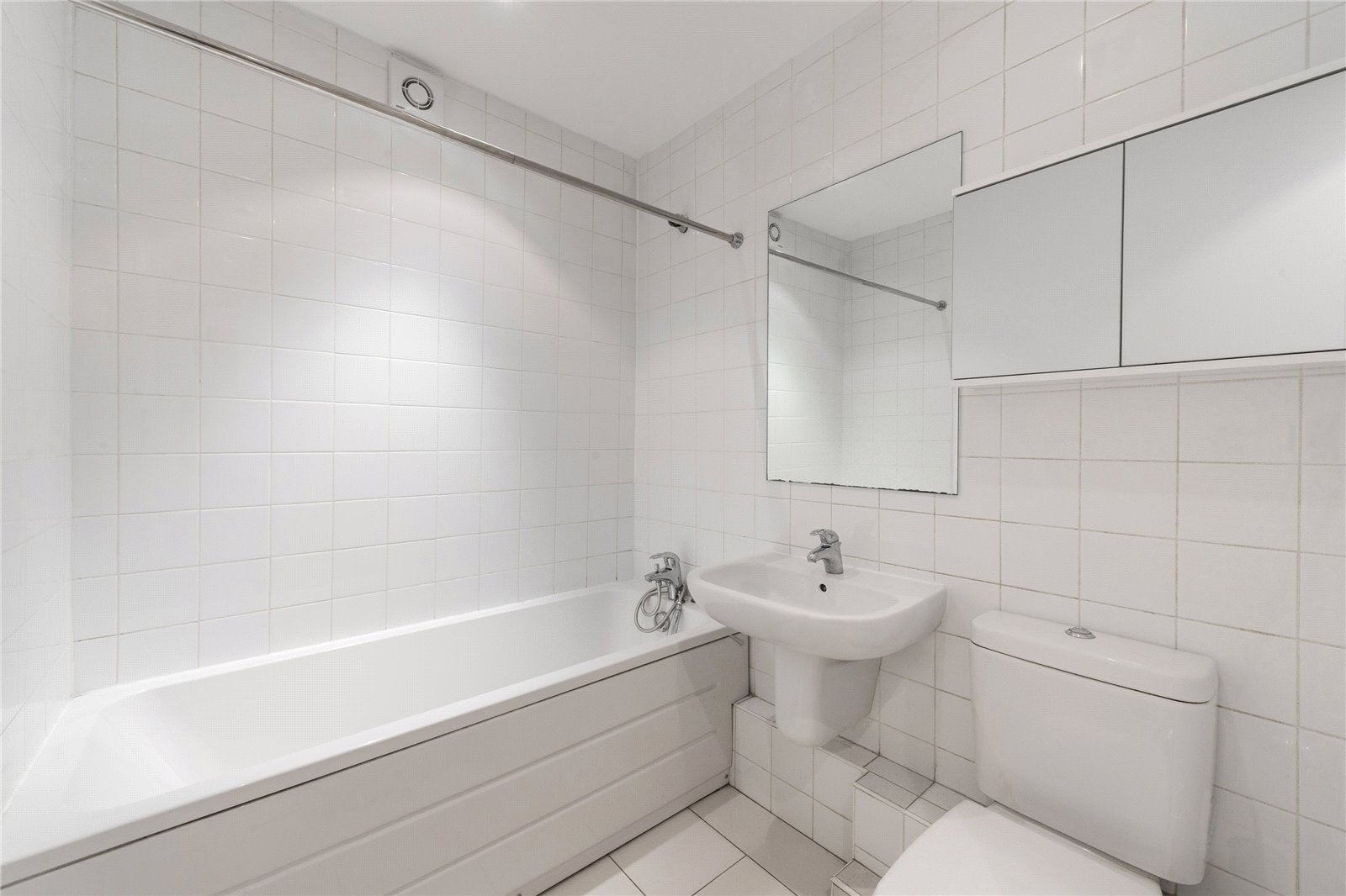 Flat Canfield Place in Greater London