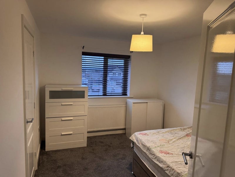 Room Coleshill Way in Bradford