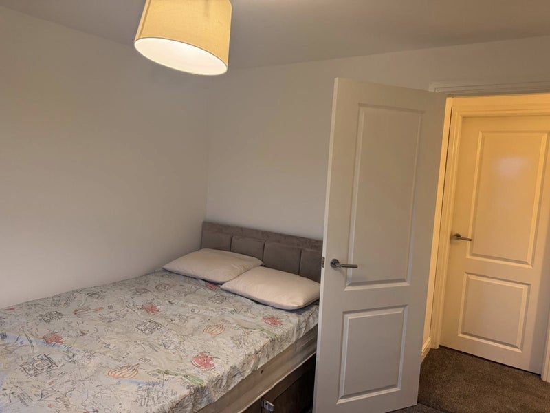 Room Coleshill Way in Bradford