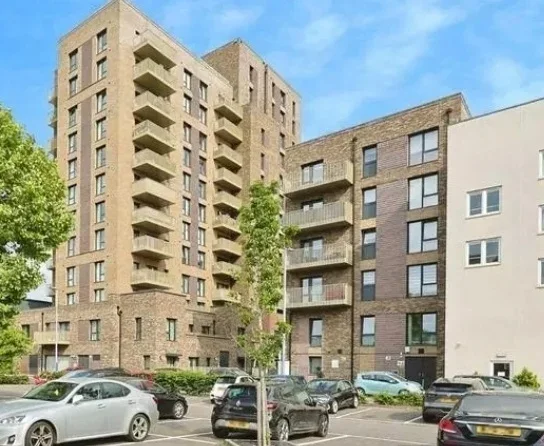 Flat Acton Lane in Greater London