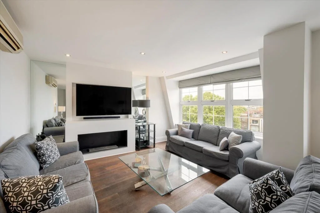 Flat Brompton Road in Greater London
