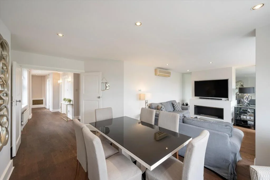 Flat Brompton Road in Greater London