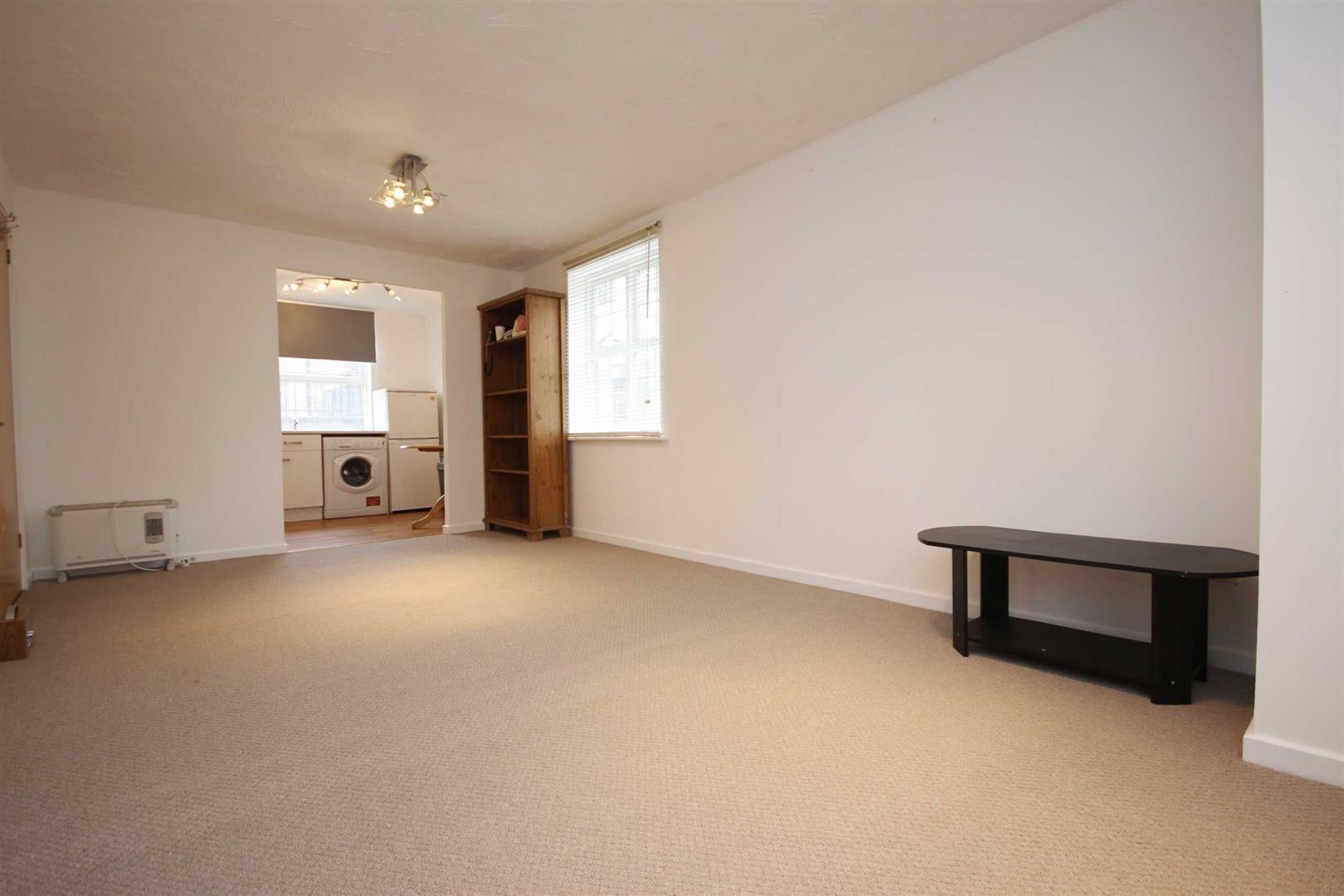 Flat Selborne Road in Greater London