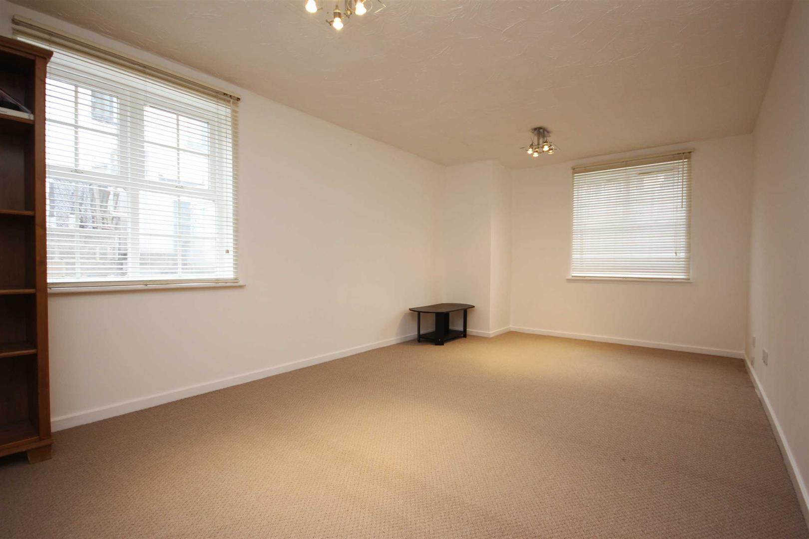 Flat Selborne Road in Greater London
