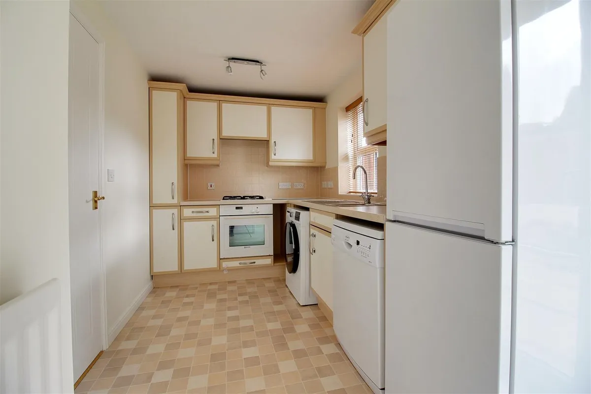 House Great Meadow Way in Fairford Leys