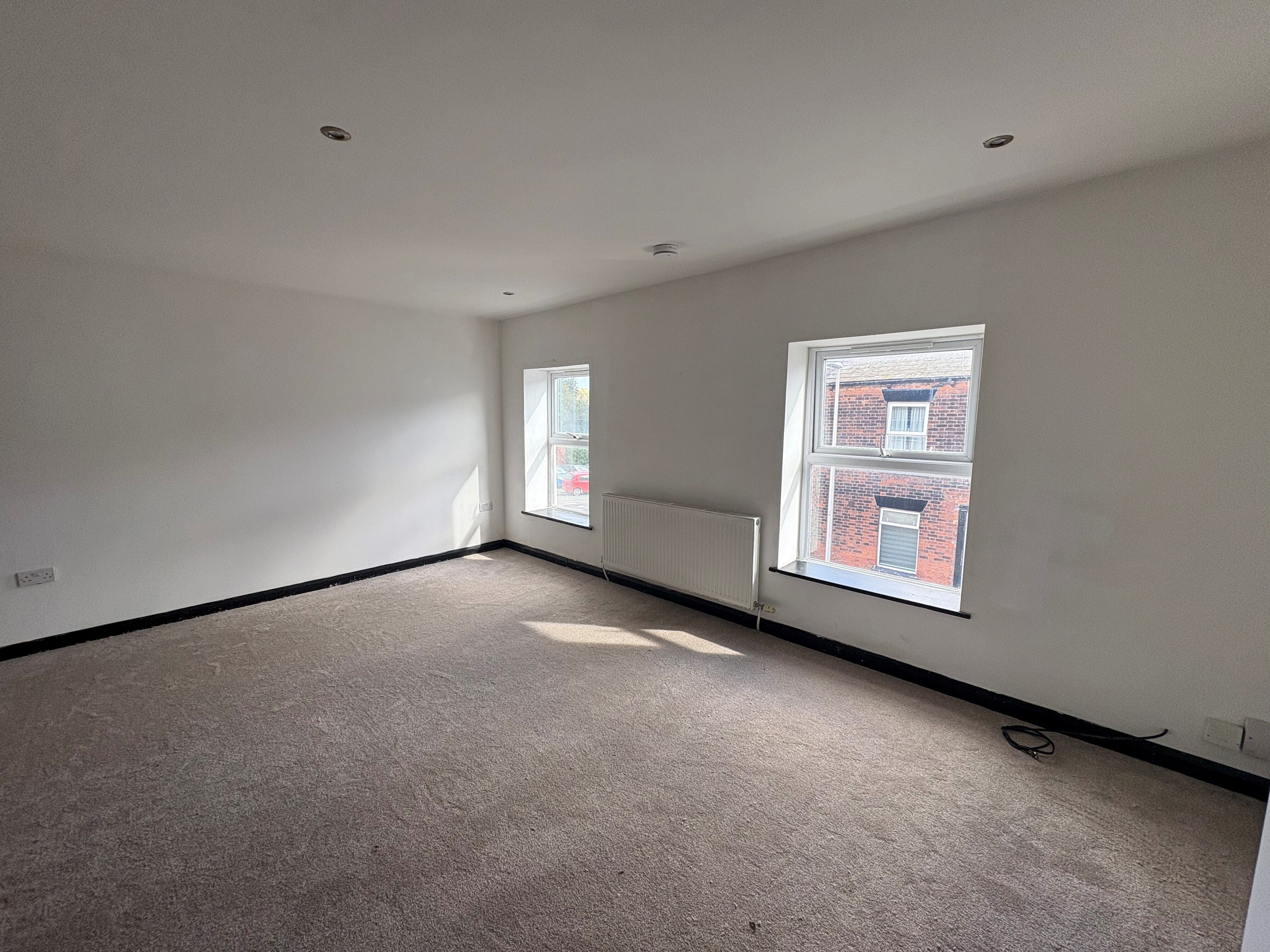 Flat Mersey Road in Widnes