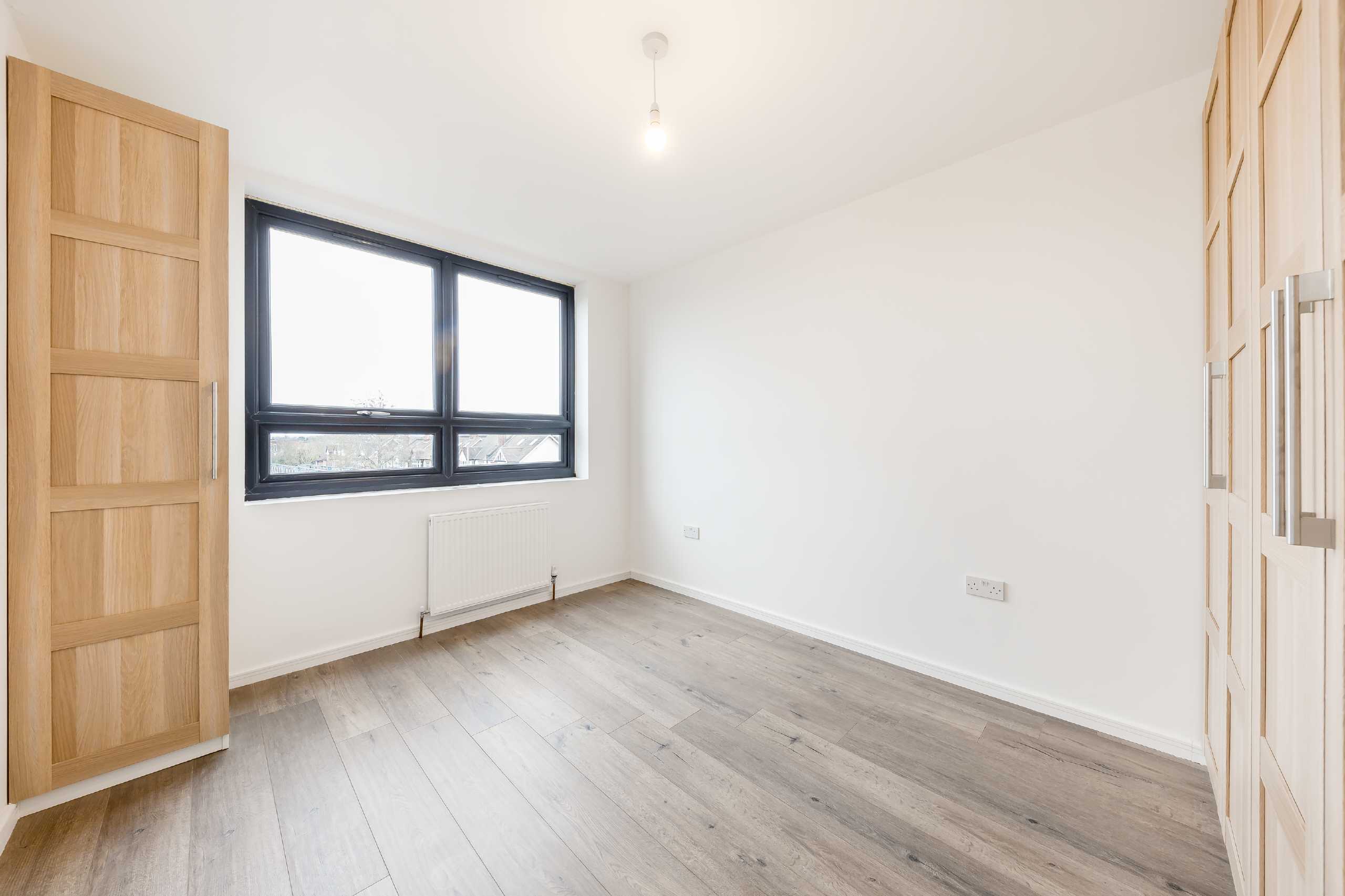 Flat Elm Grove in Greater London
