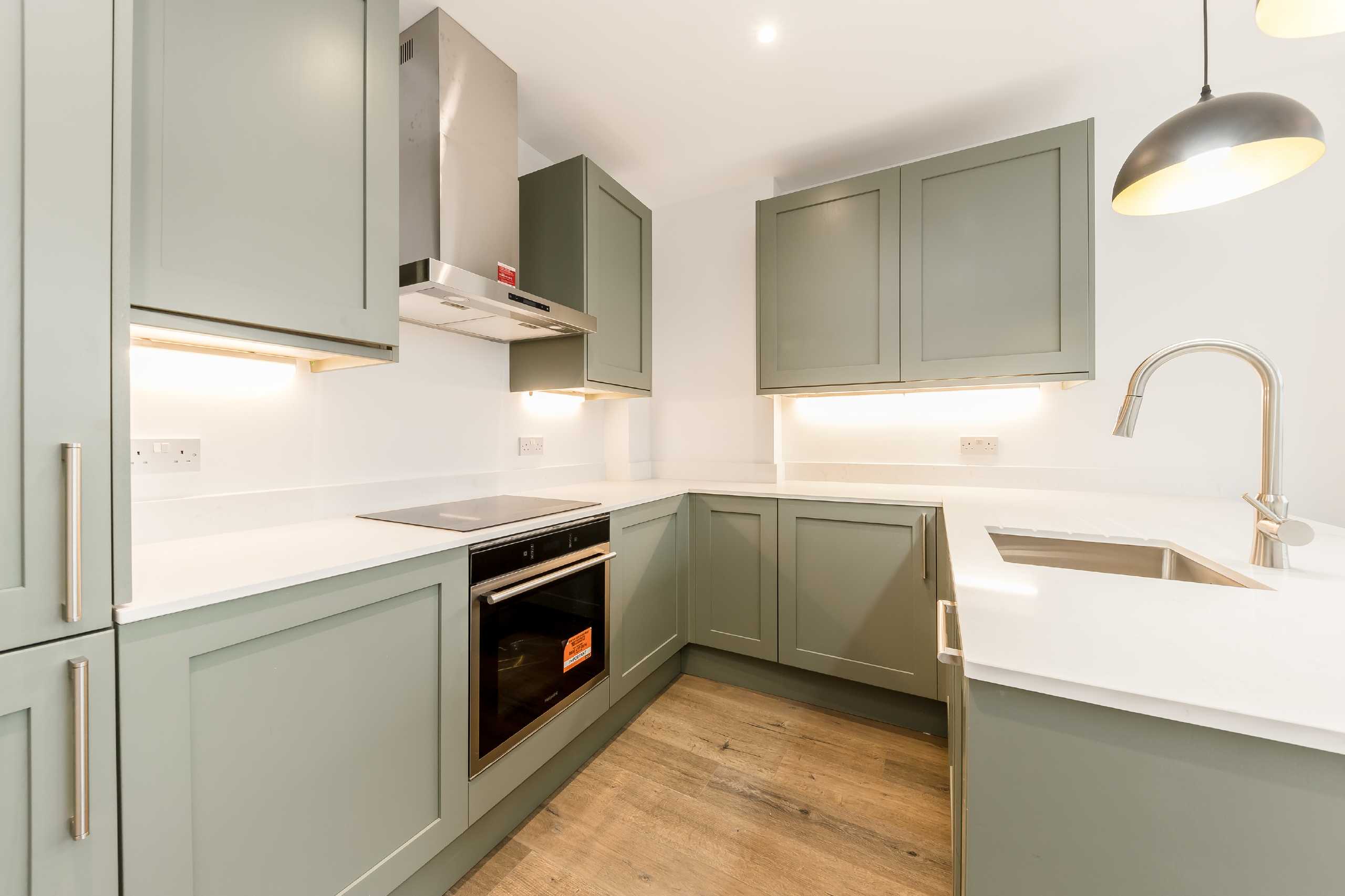 Flat Elm Grove in Greater London