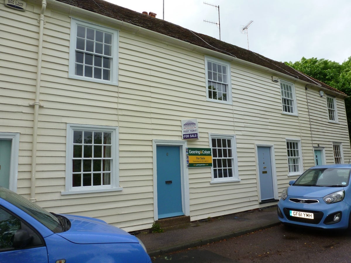 House Davington Hill in Borough of Swale