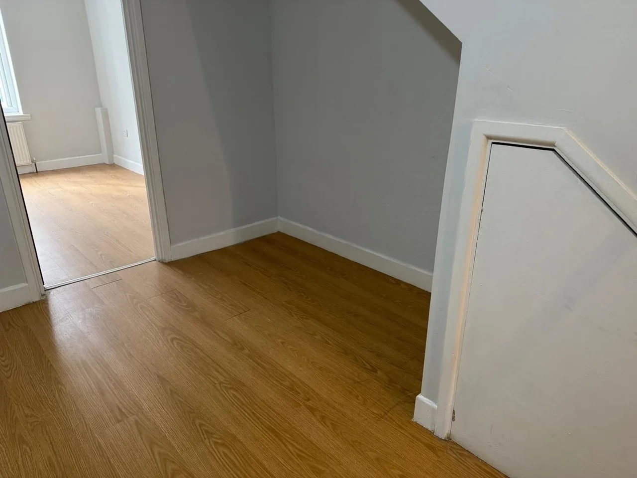 Flat Greenford Road in Greater London