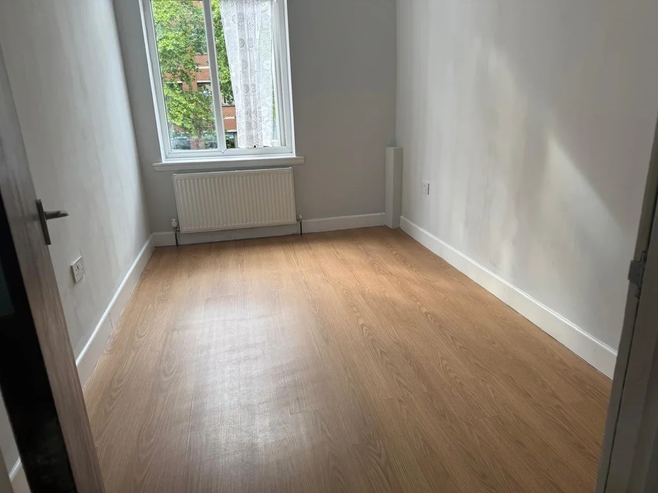 Flat Greenford Road in Greater London