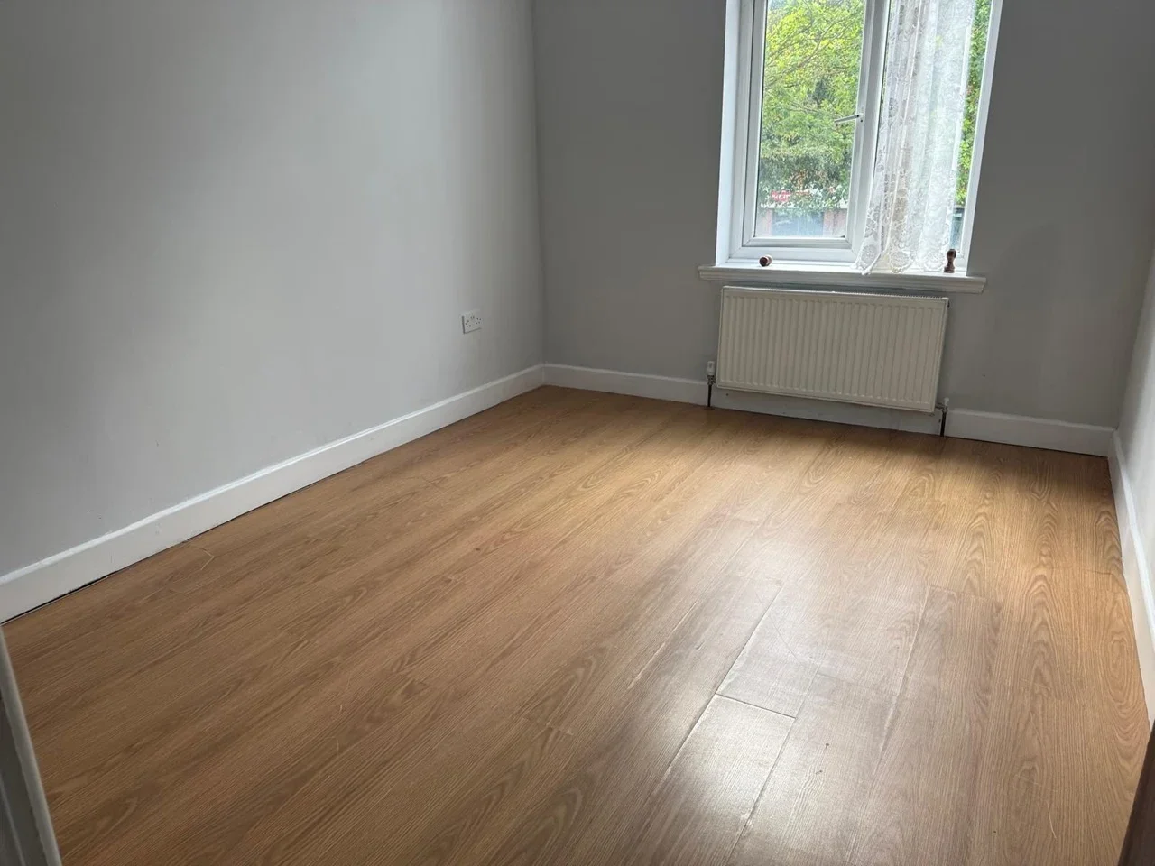 Flat Greenford Road in Greater London
