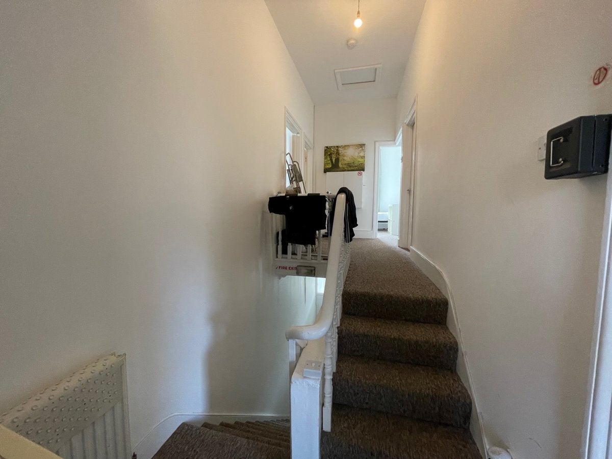 Flat Bulwer Road in Greater London