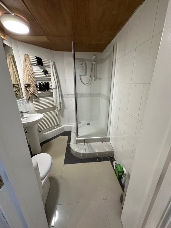 Room Rhodesia Road in Greater London