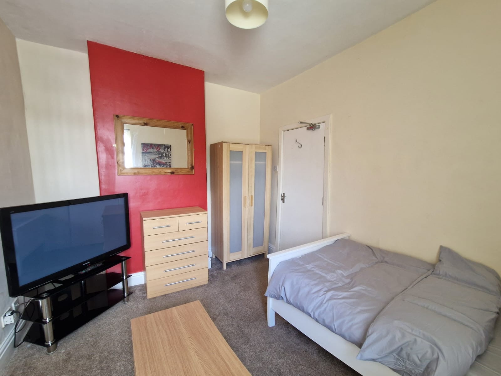 Room Nora Street in Warrington