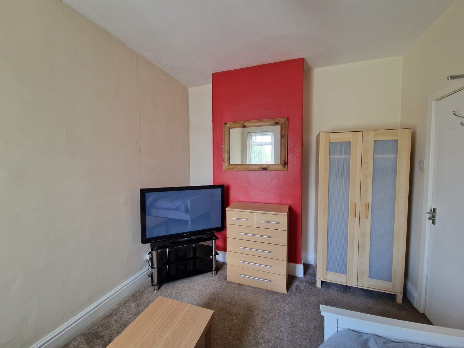 Room Nora Street in Warrington
