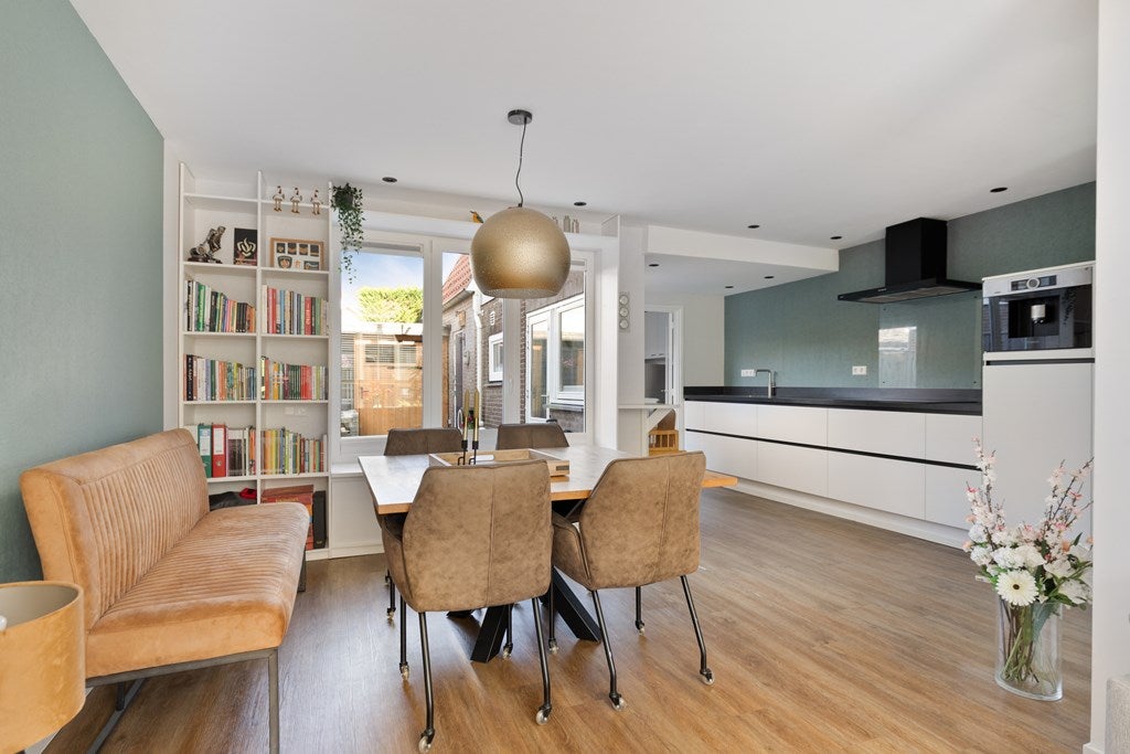Twee-onder-één-kap te koop: Beatrixstraat 10, Yerseke