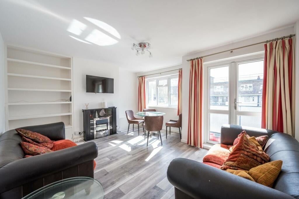 Flat Shaftesbury Street in Greater London