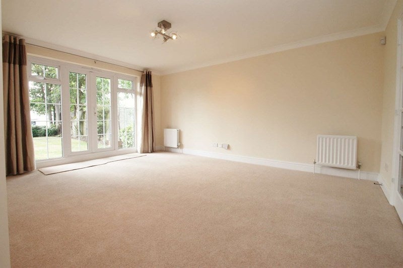 Flat Woodridings Close in Greater London