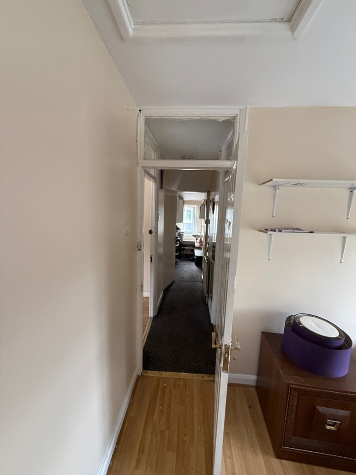 Room Stoneleigh Avenue in Greater London