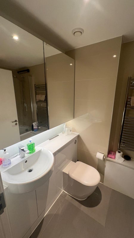 Room Logan Close in Greater London