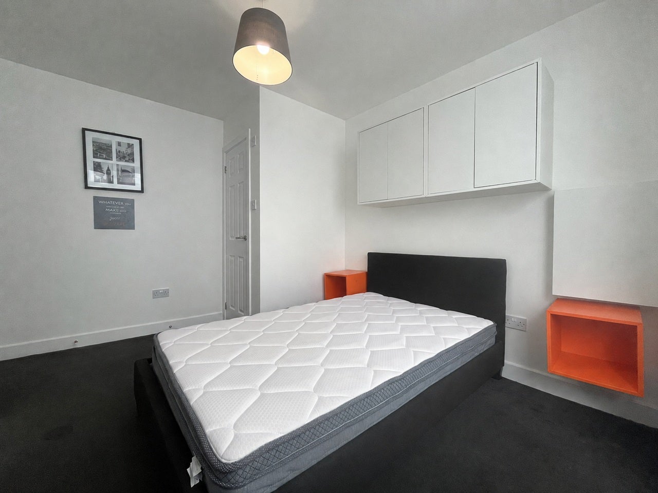 Room Memorial Road in Salford
