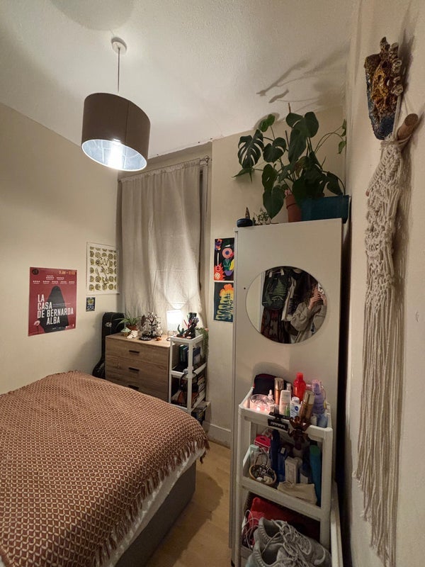 Room Englewood Road in Greater London