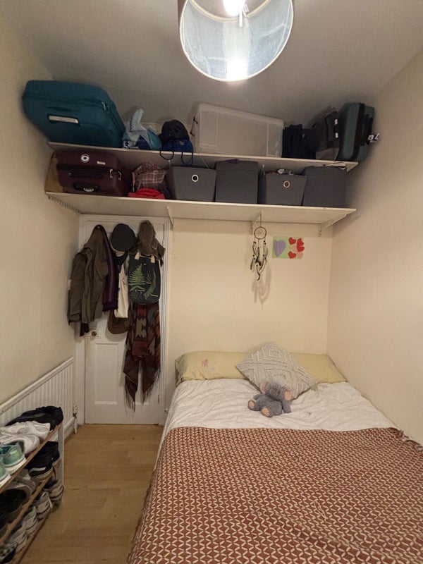 Room Englewood Road in Greater London