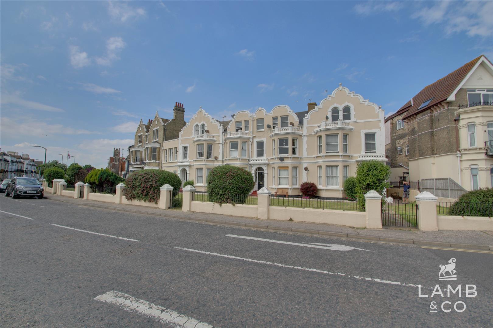 Flat Marine Parade East in Clacton-on-Sea