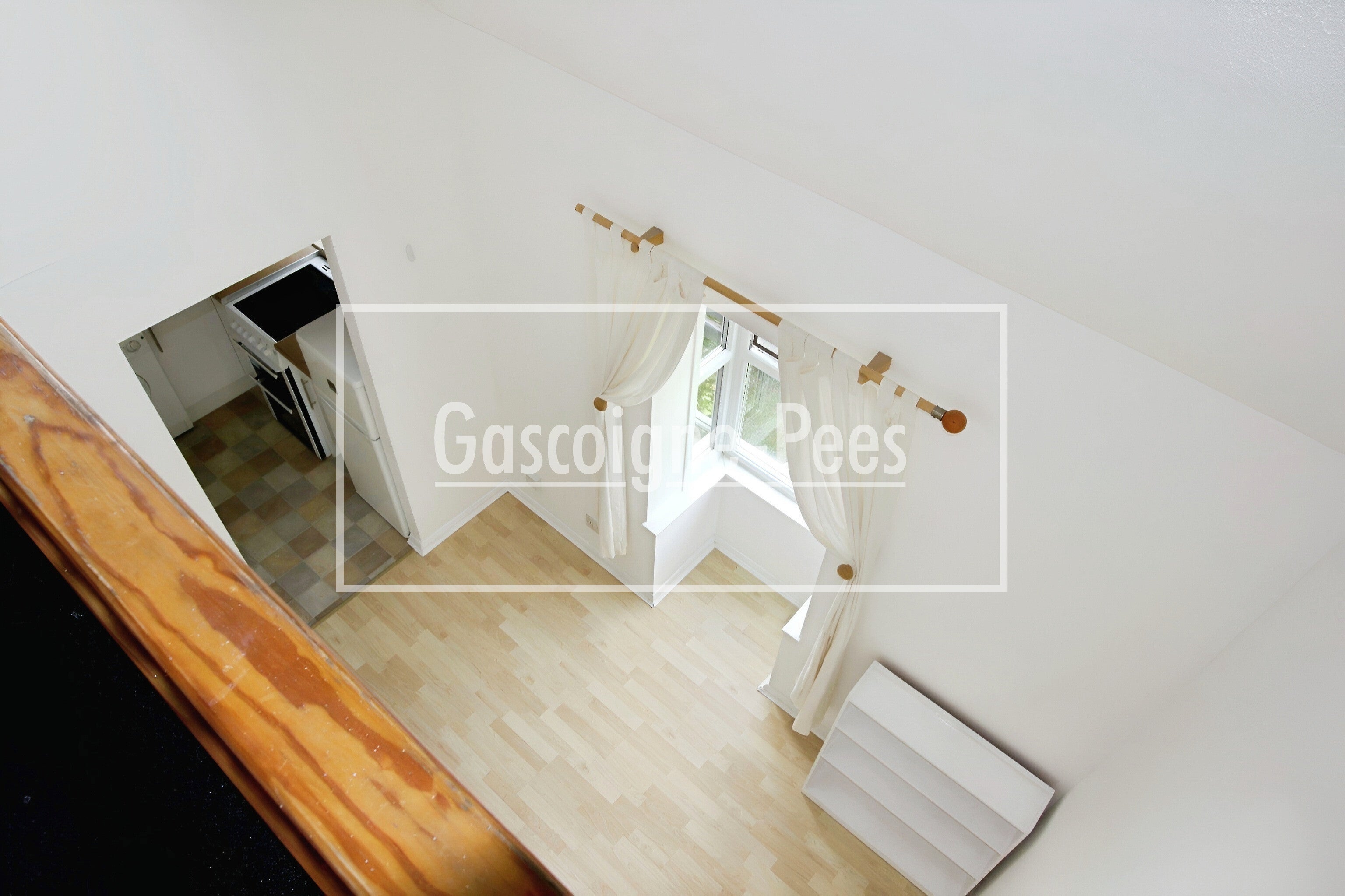 Flat Kingpost Parade in Guildford