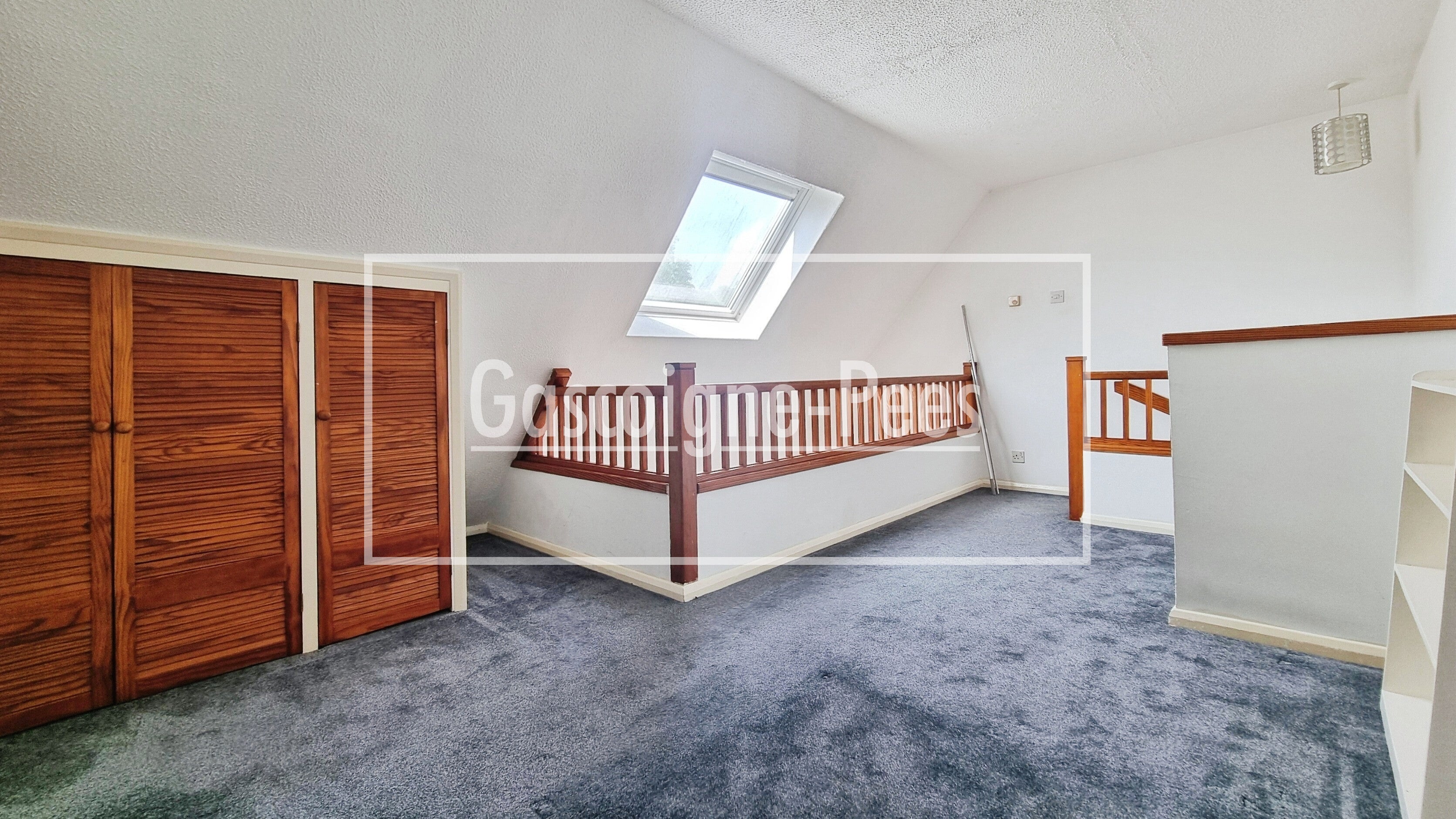 Flat Kingpost Parade in Guildford