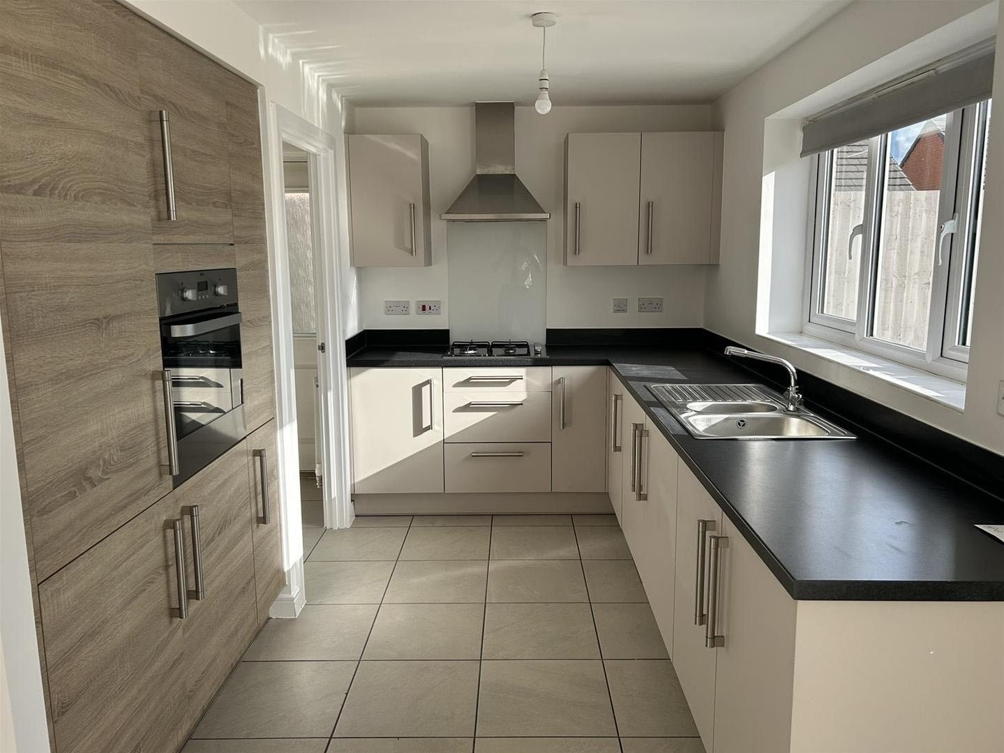 House Swan Drive in Kingshurst