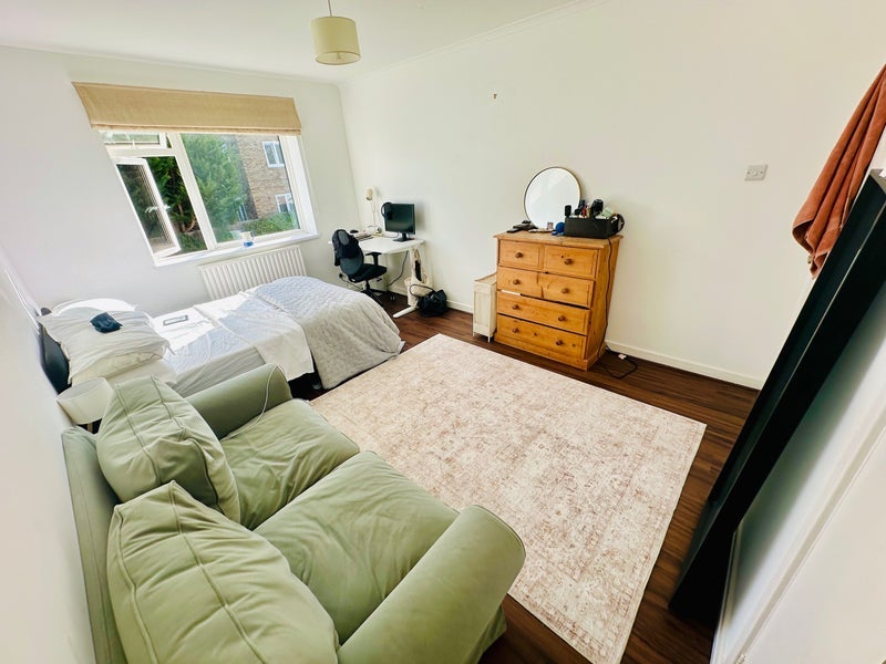 Room Nightingale Lane in Greater London