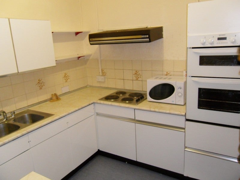 Flat Eastern Avenue in Greater London