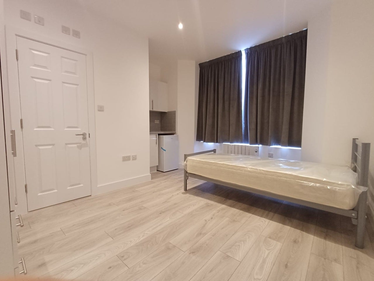 Flat Eccleston Road in Greater London