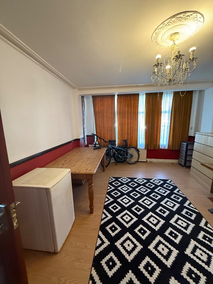Room Hazelwood Lane in Greater London