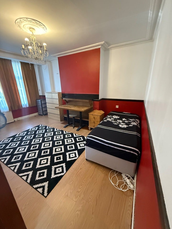 Room Hazelwood Lane in Greater London