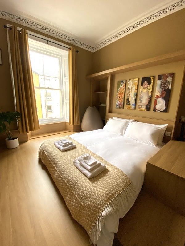 Flat Lauriston Place in City of Edinburgh