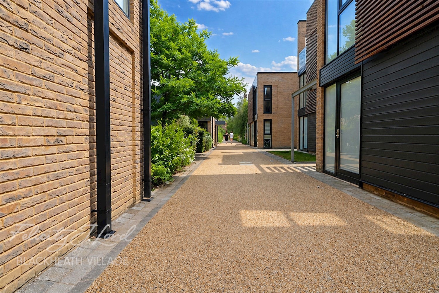 Flat Napoleon Lane in Greater London