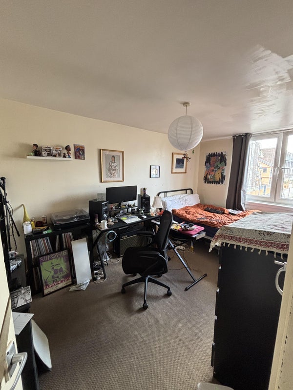 Room Beale Road in Greater London
